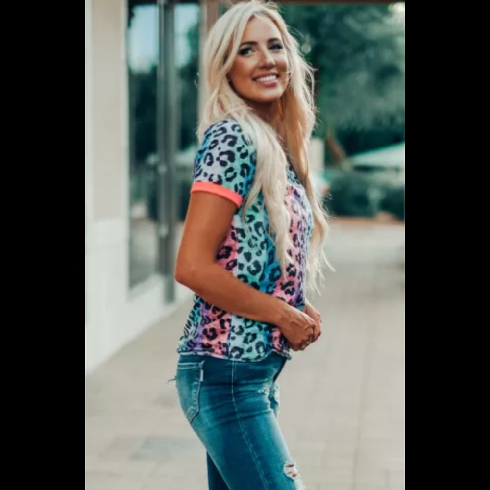 ‼️CLEARANCE PRICE FIRM‼️Multicolor Leopard T-shirt - Picture 3 of 7